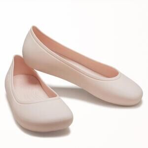 Crocs Black Brooklyn Flats size  6